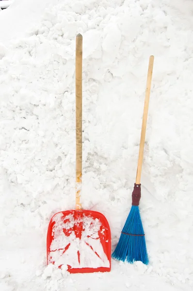 Herramientas para limpiar nieve . —  Fotos de Stock