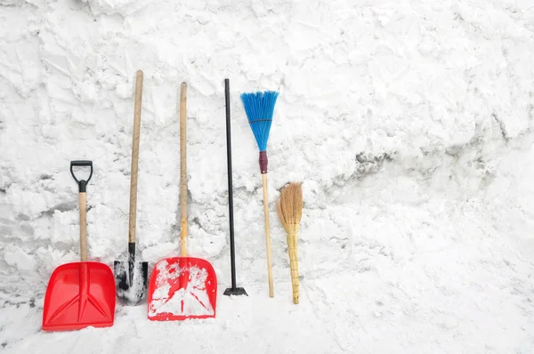 Ferramentas para limpar a neve . — Fotografia de Stock