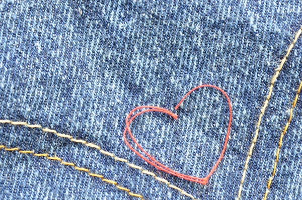 Cuore su jeans . — Foto Stock