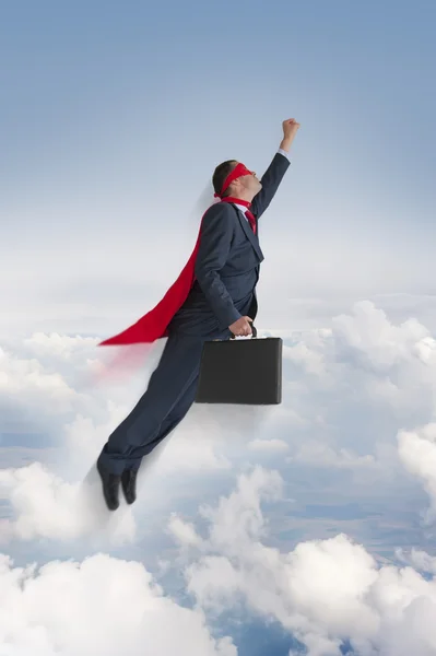 Супергерой бізнесмен літає вгору Ліцензійні Стокові Фото
