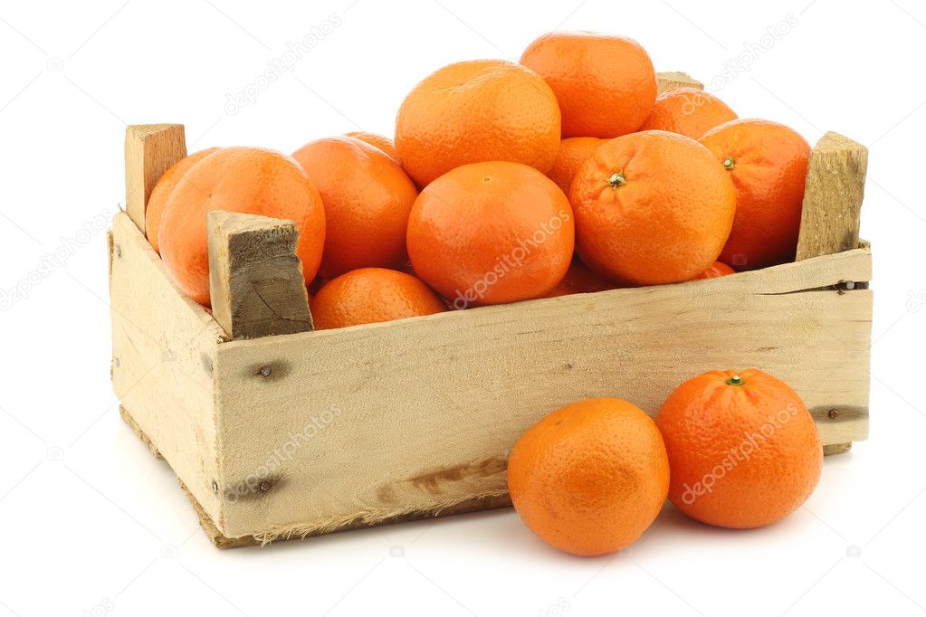 fresh tangerines in a wooden crate