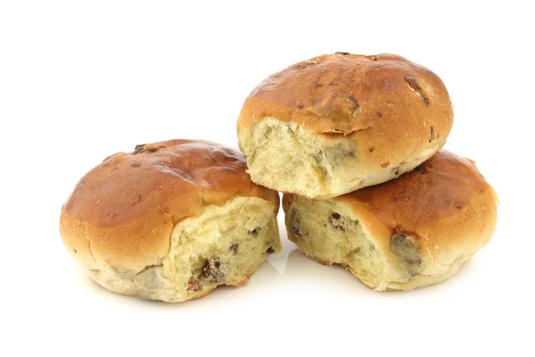 Frisch gebackene traditionelle holländische Rosinenbrötchen — Stockfoto