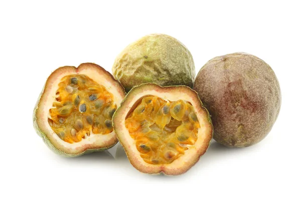 Passion fruits and a cut one — Stock Photo, Image