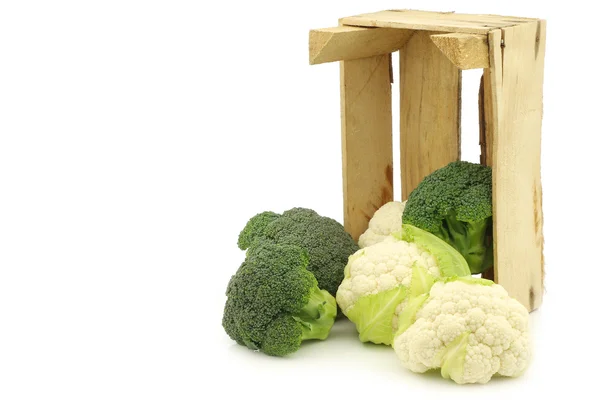 Fresh small cauliflower and broccoli in a wooden crate — Stock Photo, Image