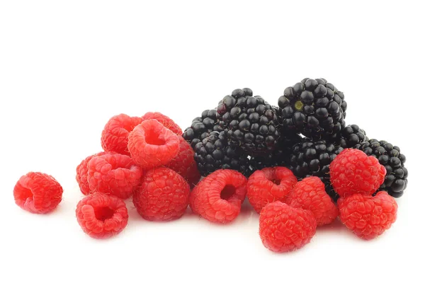 Bunch of blackberries and raspberries — Stock Photo, Image