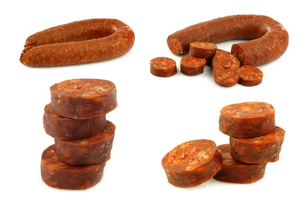 Färsk Spansk Chorizokorv Med Några Bitar Vit Bakgrund — Stockfoto