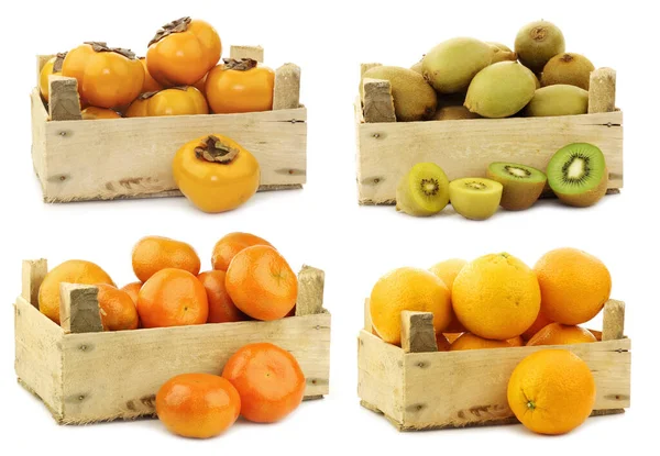 Fruits Kaki Frais Kiwis Mélangés Mandarines Oranges Dans Une Caisse — Photo