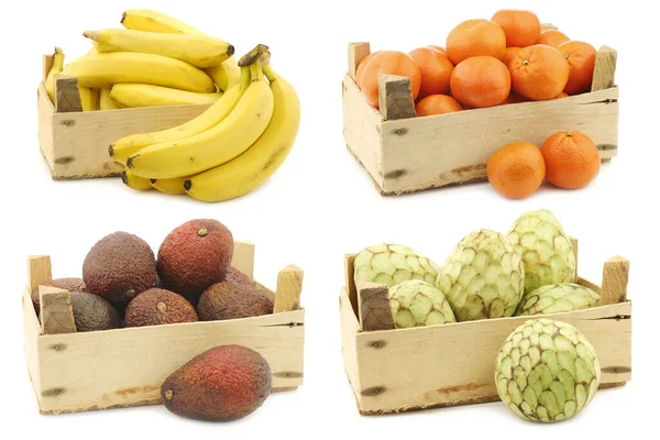 Banane Fresche Mandarini Frutti Avocado Cherimoya Una Cassa Legno Sfondo — Foto Stock