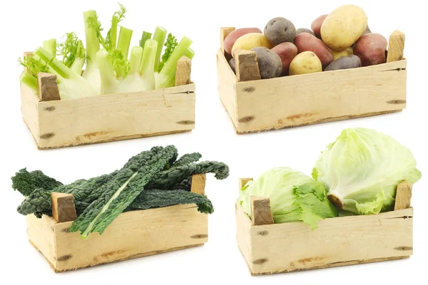 Surtido Verduras Cocina Una Caja Madera Sobre Fondo Blanco —  Fotos de Stock