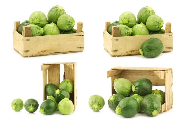 Gemengde Lichtgroene Groene Courgettes Cucurbita Pepo Een Houten Krat Een — Stockfoto