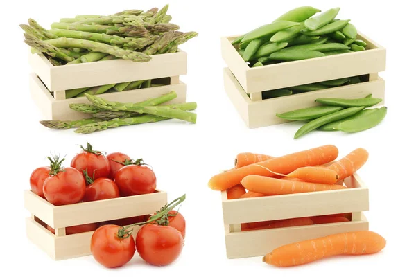 Färska Diverse Matlagning Grönsaker Liten Trälåda Vit Bakgrund — Stockfoto
