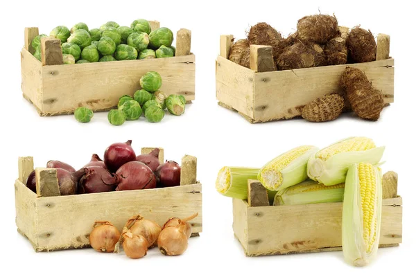 Свежесобранные Овощи Приготовления Деревянном Ящике Белом Фоне — стоковое фото