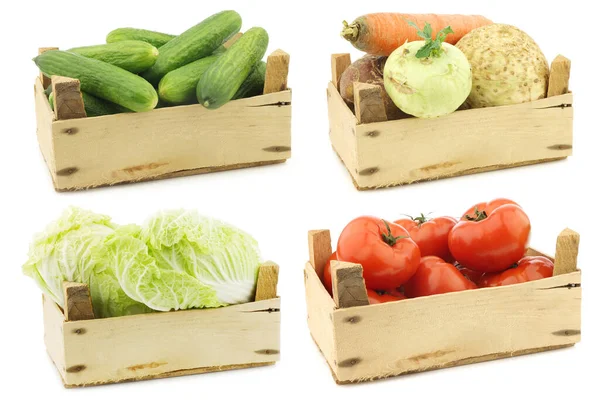 Verduras Frescas Para Cocinar Una Caja Madera Sobre Fondo Blanco — Foto de Stock