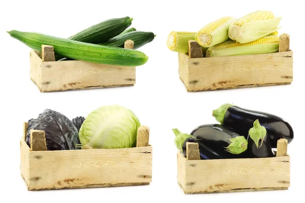 Verduras Frescas Para Cocinar Una Caja Madera Sobre Fondo Blanco —  Fotos de Stock