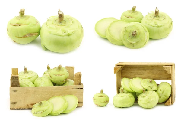 Vers Geoogste Kohlrabi Een Houten Krat Een Witte Achtergrond — Stockfoto