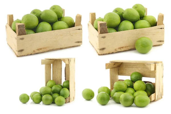 Limettenfrüchte Einer Holzkiste Auf Weißem Hintergrund — Stockfoto