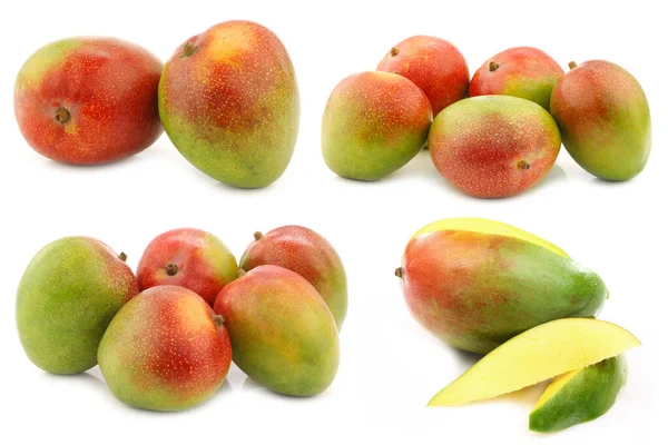 Färska Färgglada Mango Frukter Och Skuren Vit Bakgrund — Stockfoto