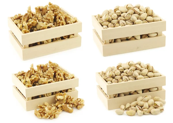 Nozes Pistchio Nuts Uma Pequena Caixa Fundo Branco — Fotografia de Stock