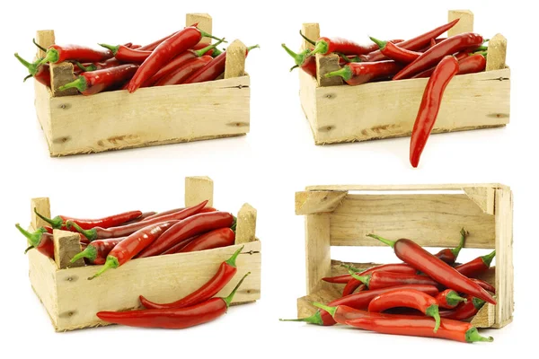 Peperoncino Rosso Fresco Una Cassa Legno Sfondo Bianco — Foto Stock