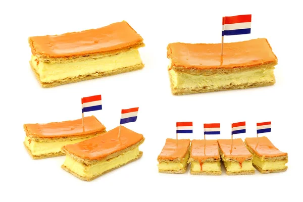 荷兰传统的糕点 Tompouce 4月27日在荷兰专为国庆节制作的印有荷兰国旗牙签的白色背景糕点 — 图库照片