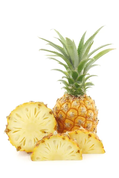 Frische Mini-Ananasfrüchte — Stockfoto