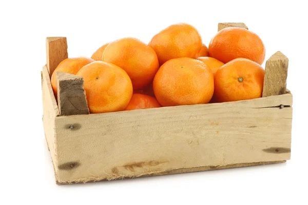 Bunch of fresh tangerines in a wooden box — Stock Photo, Image