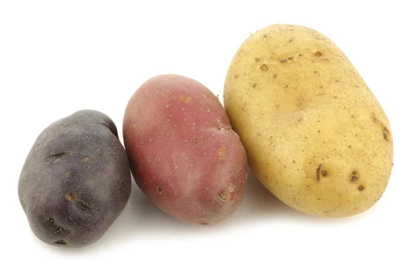 Gelbe, rote und lila Kartoffeln — Stockfoto