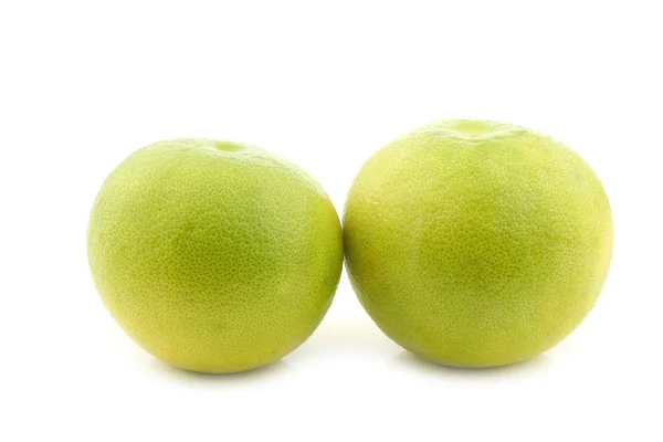 Green sweet grapefruits called "sweet " — стоковое фото