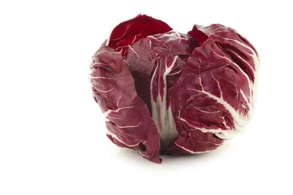 Красный салат "radicchio" — стоковое фото