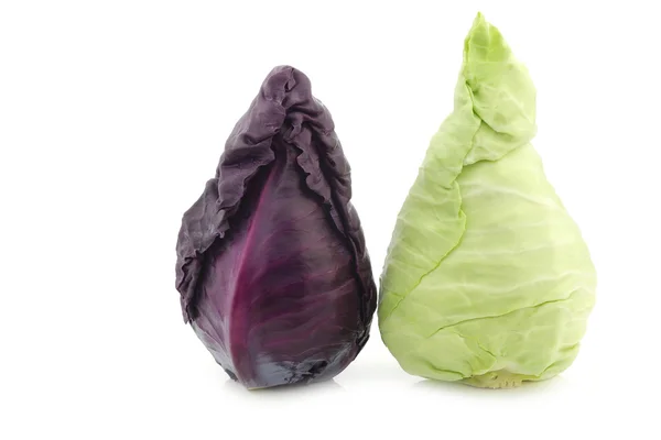 Red and a green pointed cabbage — Stock Photo, Image