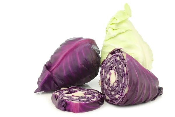 Red and a green pointed cabbage — Stock Photo, Image