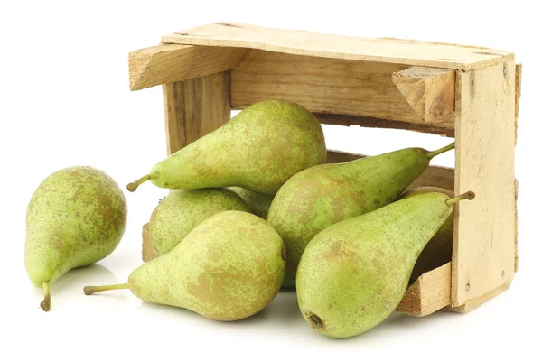 Fresh juicy conference pears in a wooden box — Stock Photo, Image