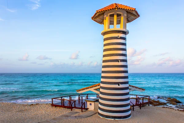 Der Leuchtturm am Strand Stockbild