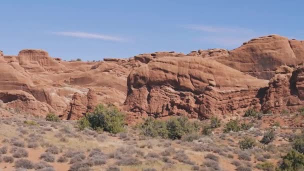 Red Orange Monolitic Rocks Formation In Arches Park On Sunny Day In Motion — Stock video