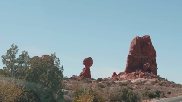 Red Orange Butte Massive Rock Formation In Arches Park On A Sunny Day In Motion — Stock Video