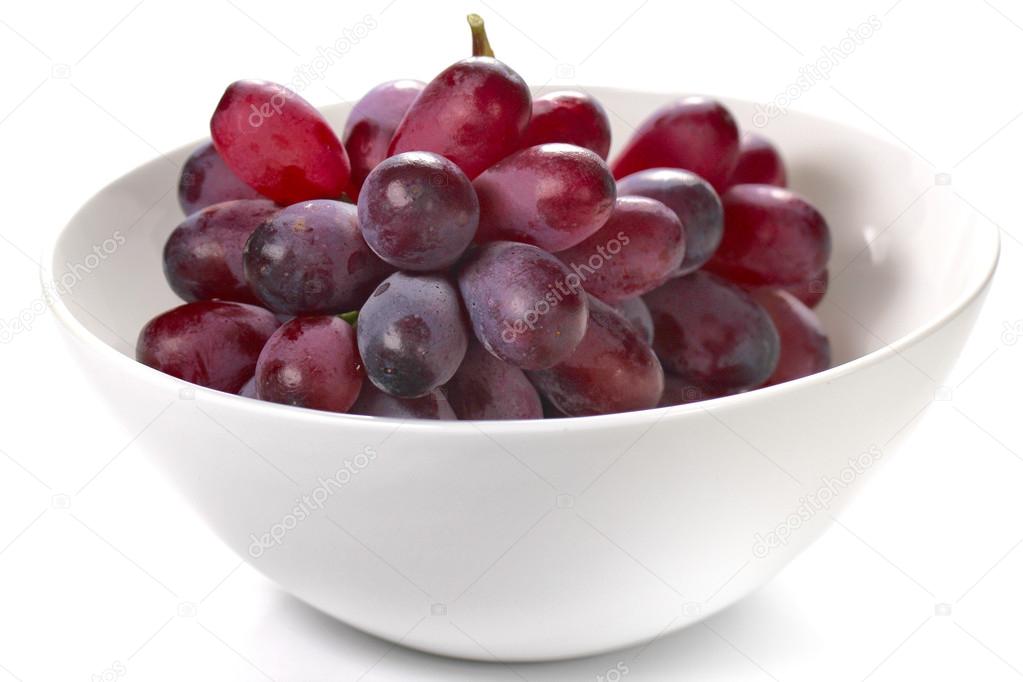 Purple grapes in a white bowl