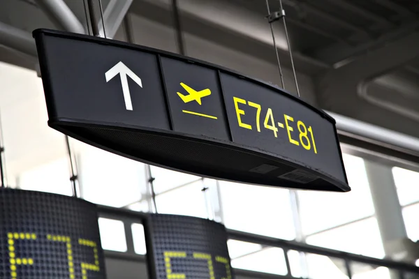 Airport gate sign, shallow focus — Stock Photo, Image