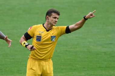 Rio, Brezilya - Kasım 01, 2020: Caio Max Augusto Vieira Flamengo 1 ve 4 Sao Paulo arasında Maracana Stadyumu 'nda oynanan maçta hakem
