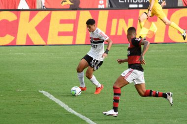 Rio, Brezilya - Kasım 01, 2020: Maracana Stadyumu 'nda Brezilya Şampiyonası' nda oynanan Flamengo 1 ve 4 Sao Paulo maçlarında Gabriel Sara oyuncusu