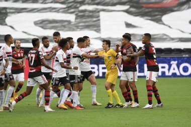 Rio, Brezilya - Kasım 01, 2020: Caio Max Augusto Vieira Flamengo 1 ve 4 Sao Paulo arasında Maracana Stadyumu 'nda oynanan maçta hakem