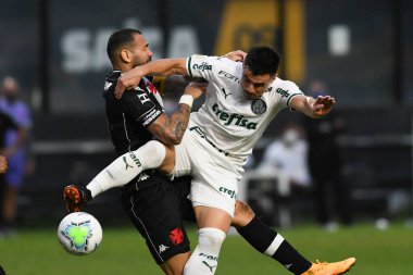 Rio, Brezilya - Kasım 08, 2020: Willian ve Leandro Castan Vasco ve Palmeiras arasında Brezilya Sao Januario Stadyumu 'nda oynanan karşılaşmada