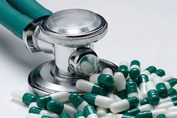 Stethoscope Green White Medicine Capsules — Stock Photo, Image