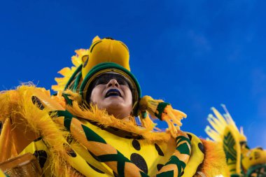 Rio, Brezilya - 23 Şubat 2020: Samba okulu Portela 'nın Marques de Sapucai Sambodromo' daki geçit töreni