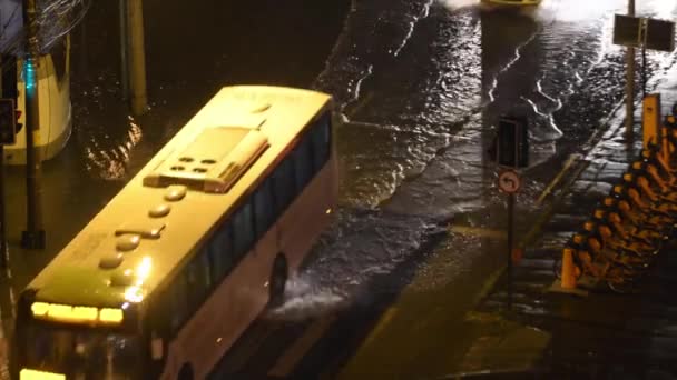 Rio Brazylia Grudnia 2020 Samochód Sprayu Wody Ulicach Zalany Ulewnym — Wideo stockowe