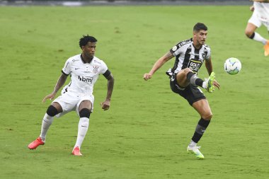 Rio, Brezilya - 27 Aralık 2020: Gil ve Pedro Raul, Brezilya 'nın Nilton Santos Stadyumu' nda düzenlenen Botafogo ve Corinthians Şampiyonası maçında