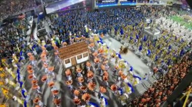 Rio, Brezilya - 24 Şubat 2020: Samba okulu Unidos da Tijuca 'nın Marques de Sapucai Sambodromo' da geçit töreni