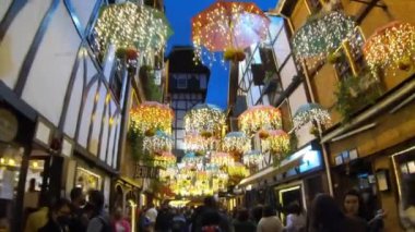 Campos do Jordao, Brezilya - 31 Aralık 2020: Yılın son günü Noel için bir şemsiye temalı tenjoy