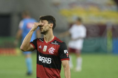 Rio, Brezilya - Aralık 06, 2021: Rodrigo Caio, Maracana Stadyumu 'nda Brezilya Şampiyonası' nda Flamengo ve Fluminense arasında oynanan maçta