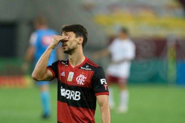 Rio, Brezilya - Aralık 06, 2021: Rodrigo Caio, Maracana Stadyumu 'nda Brezilya Şampiyonası' nda Flamengo ve Fluminense arasında oynanan maçta
