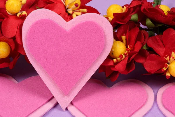 Rosa Herzen Auf Fliederfarbenem Hintergrund Zur Erinnerung Den Valentinstag Mit — Stockfoto